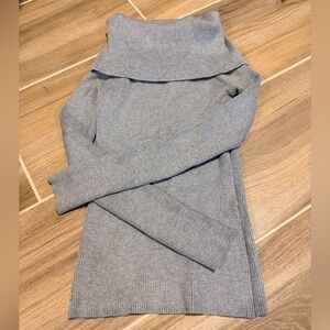 Carmen Marc Valvo Silver-Ribbed Knit Sweater Top